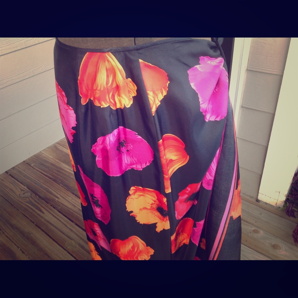 Beautiful wraparound skirtsize for petite